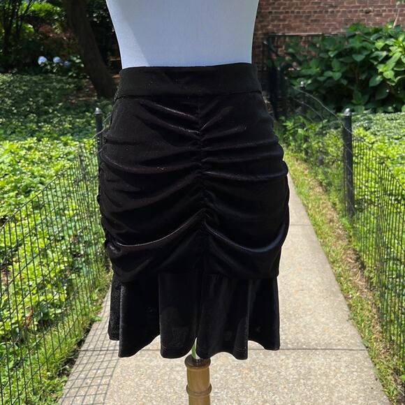 & Other Stories Black Velvet Ruched Mini Skirt - Picture 2 of 11